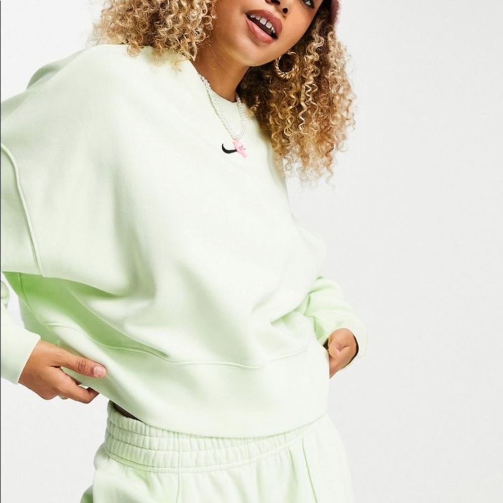 Nike Essentials Oversized Fleece Crewneck